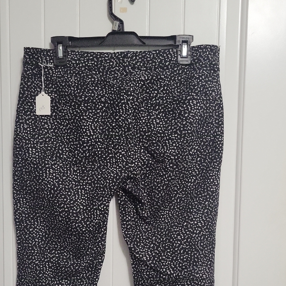 Ann Taylor Black and White Patterned Pants - Picture 4 of 6